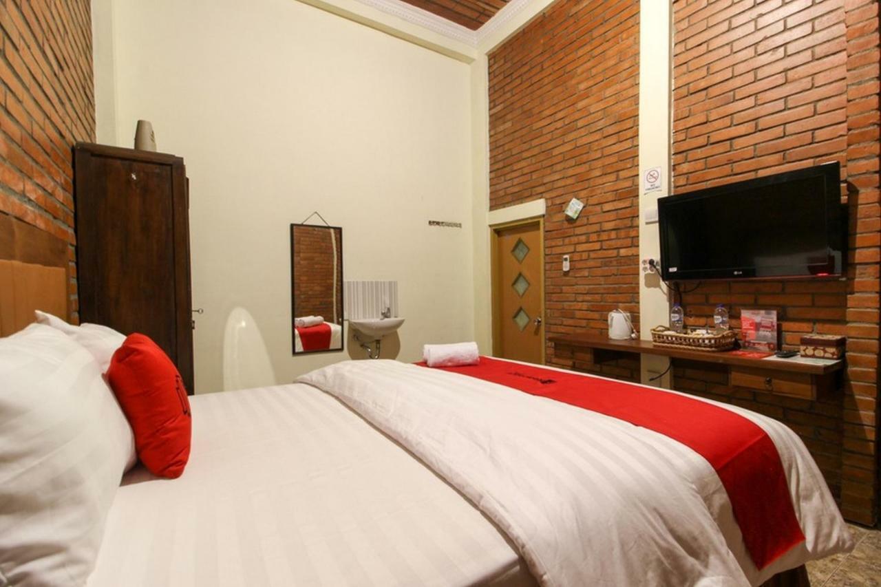 RedDoorz near AMIKOM Yogyakarta 2 Maguwo Bagian luar foto